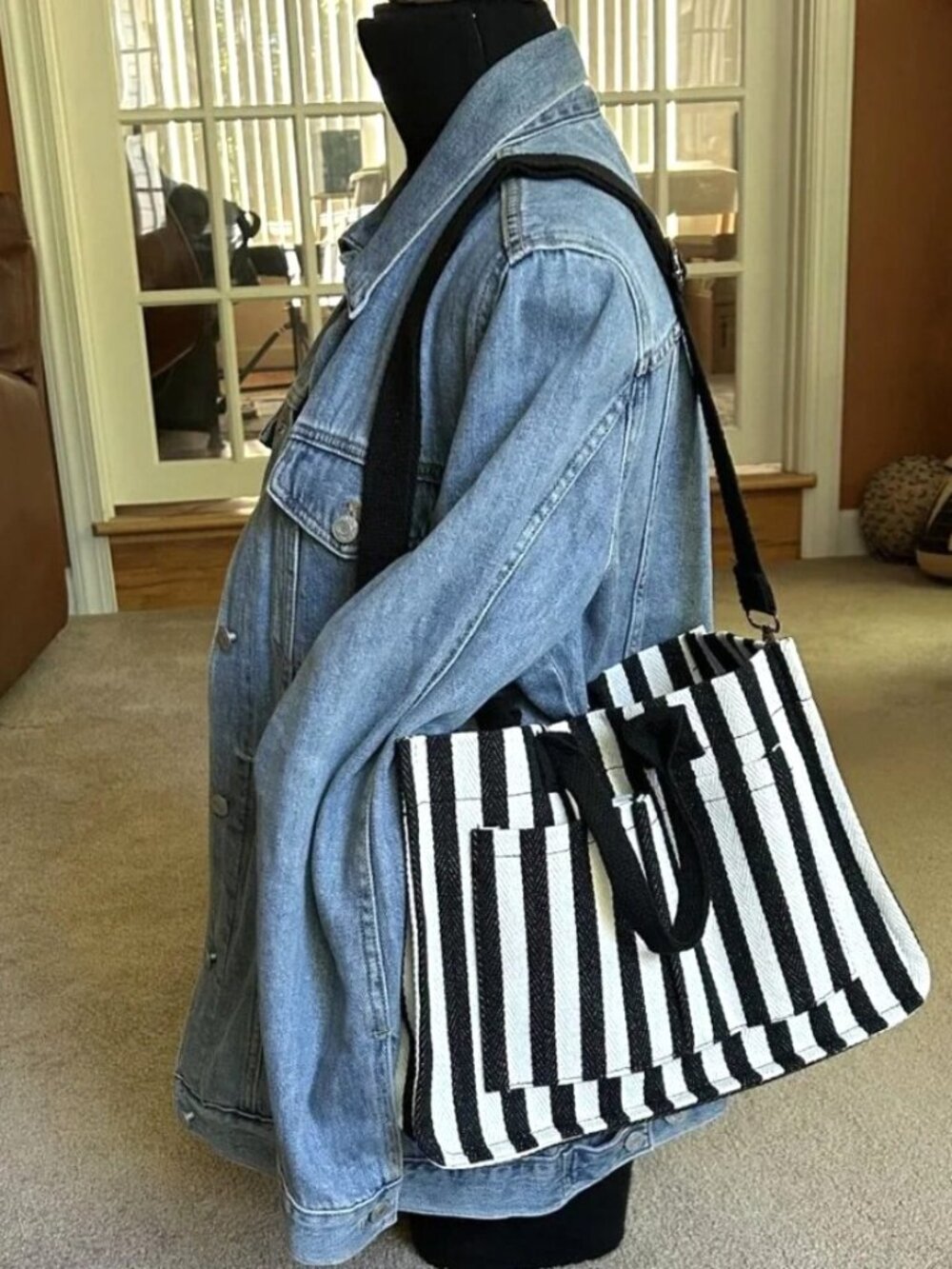 New STRIPED CANVAS Convertible Tote Black Cream👜